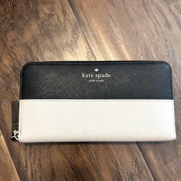kate spade Bags Euc Kate Spade Zip Around Wallet Poshmark